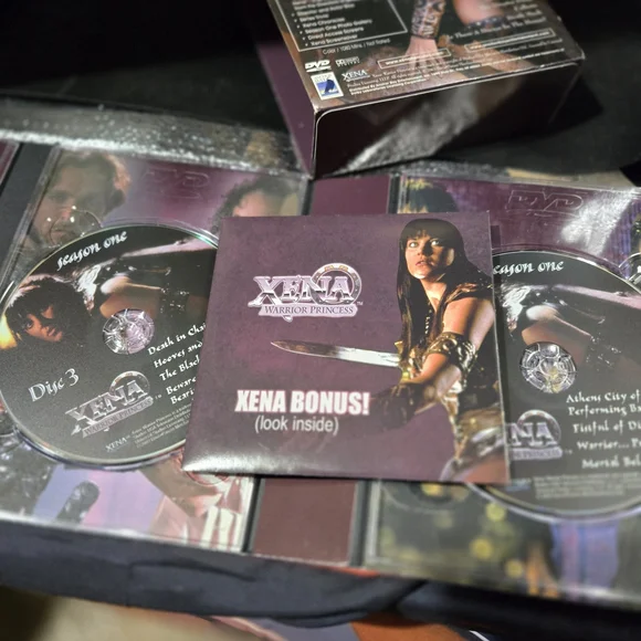 Xena: Warrior Princess – Seasons 1 & 2 DVD Box Set Bundle (Deluxe Collector’s
